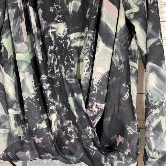 NWT H&M Faux WrapTop Printed Long Sleeves Sz 10 - Picture 8 of 11